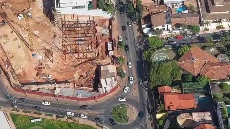 Trabalhadores morrem soterrados em obra de supermercado em BH