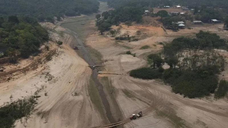 Seca extrema que atinge o Amazonas afeta quase 95% das cidades do estado