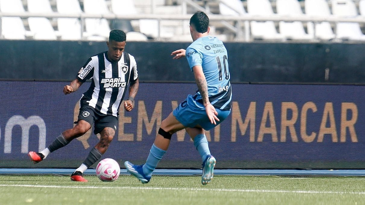 Botafogo e Athletico-PR não mexem no placar em jogo retomado e empatam pelo  Brasileiro