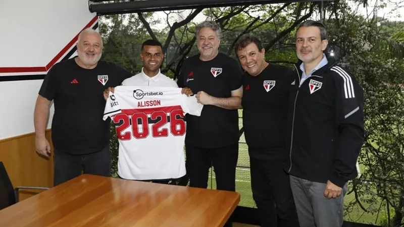 São Paulo renova com meio-campo Alisson até 2026