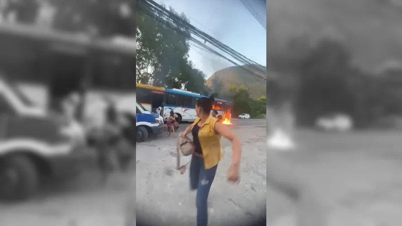 Rio tem 35 ônibus e um trem incendiados na Zona Oeste após morte de miliciano