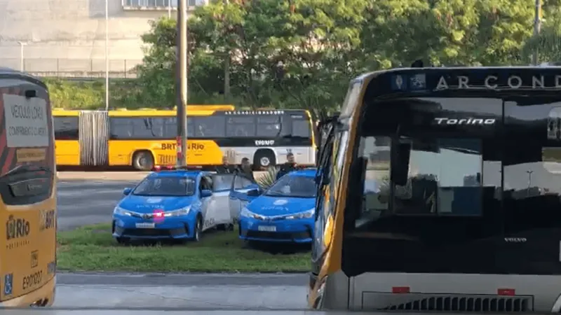 Após ônibus queimados, passageiros relatam insegurança no Rio