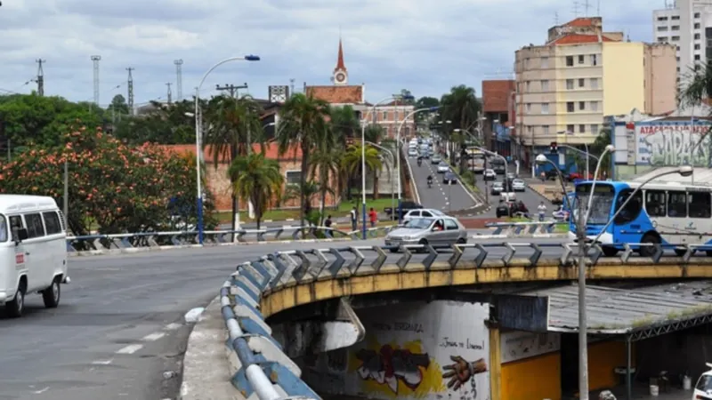 Mulher ameaça tirar criança do colo da mãe e jogar de viaduto em Campinas