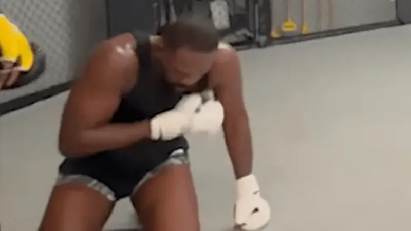 Jon Jones se machuca e está fora do UFC 295