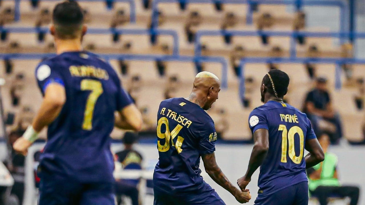 Al-Nassr vence Damac de virada com golaços de Talisca e CR7 na