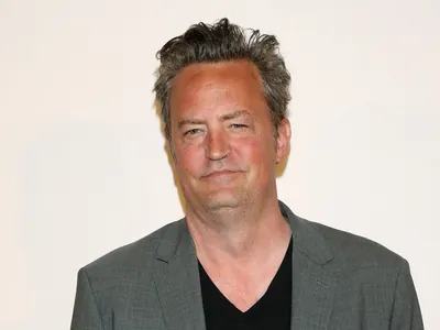 Médico se declara culpado por ajudar a distribuir droga que matou Matthew Perry