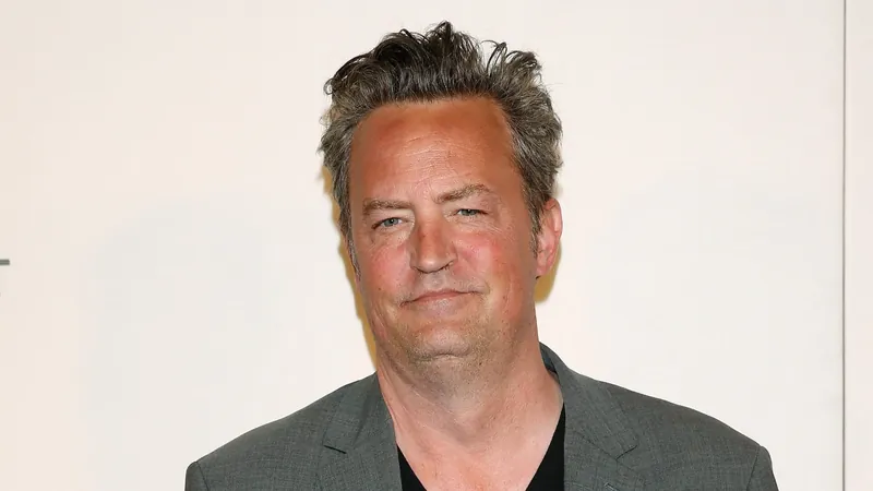 Médico se declara culpado por ajudar a distribuir droga que matou Matthew Perry