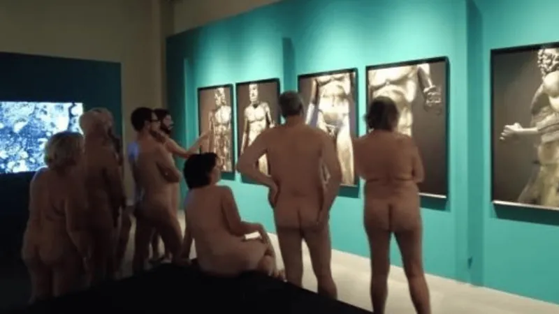 Museu de Barcelona cria sessão nudista e tem até fila de espera