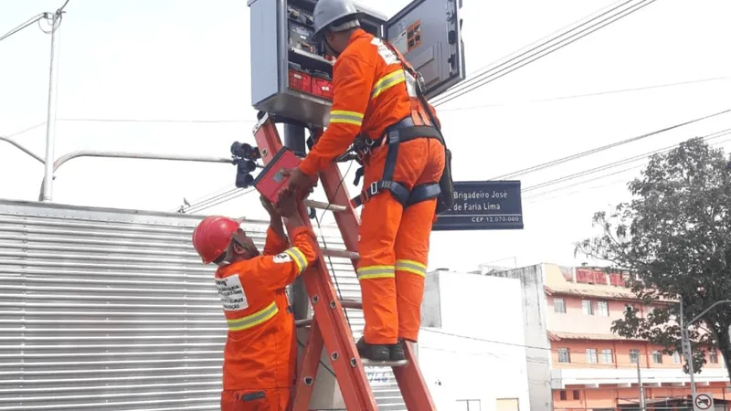 Semáforos de Taubaté contam com “nobreaks” instalados pela SEMOB