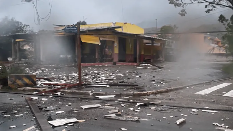 Fortes chuvas causam estragos em São Sebastião