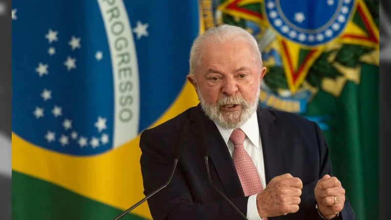 Lula vai viajar pelo Brasil para fiscalizar obras e "não repetir equívocos"