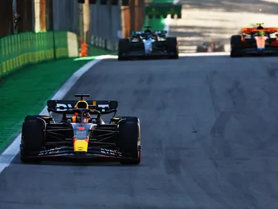 GP do Catar: Max Verstappen supera dupla da Ferrari e lidera