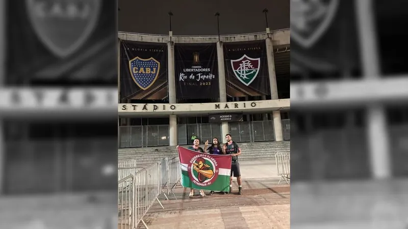 Torcedores do Fluminense cumprem promessa e caminham 15 horas até o Maracanã