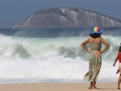 Praias do Rio de Janeiro continuam sob risco de fortes ondas