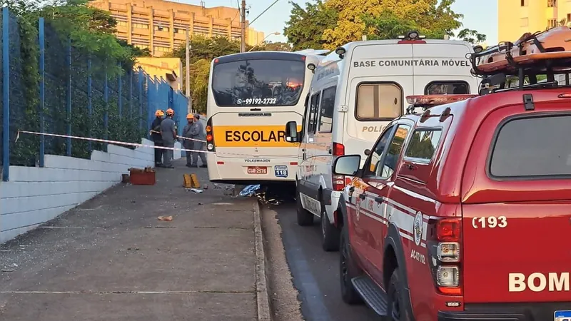 Mulher de 36 anos morre após ser atropelada por ônibus escolar em Campinas