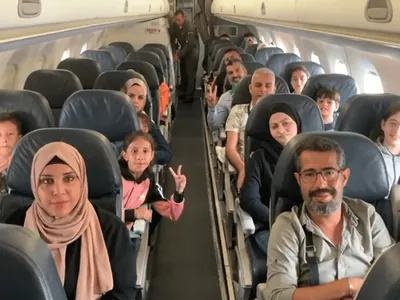Avião decola do Egito e brasileiros que estavam em Gaza chegam hoje no Brasil