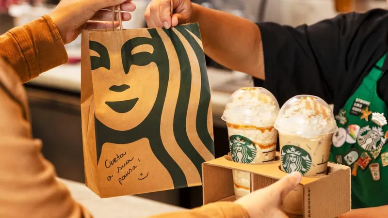 Demitidos das lojas do Starbucks no Rio não recebem rescisões