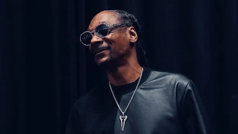 Snoop Dogg diz que parou de fumar e vira piada entre fãs: "Não é 1º de abril"