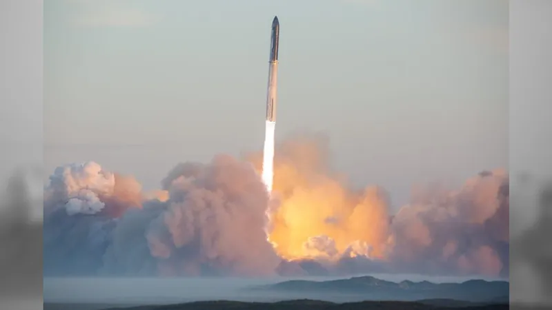 SpaceX diz que lançamento do foguete mais poderoso do mundo foi bem-sucedido