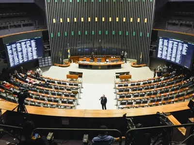 Câmara gasta mais de R$ 2,8 milhões com deputados presos 