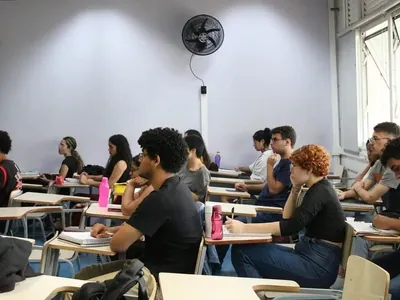 Fuvest 2025: candidatos enfrentam 1ª fase do vestibular da USP neste domingo