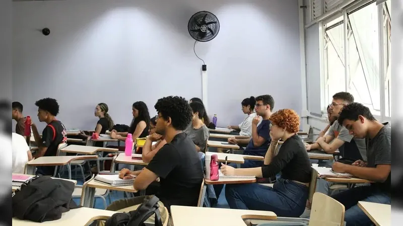 Fuvest 2025: candidatos enfrentam 1ª fase do vestibular da USP neste domingo