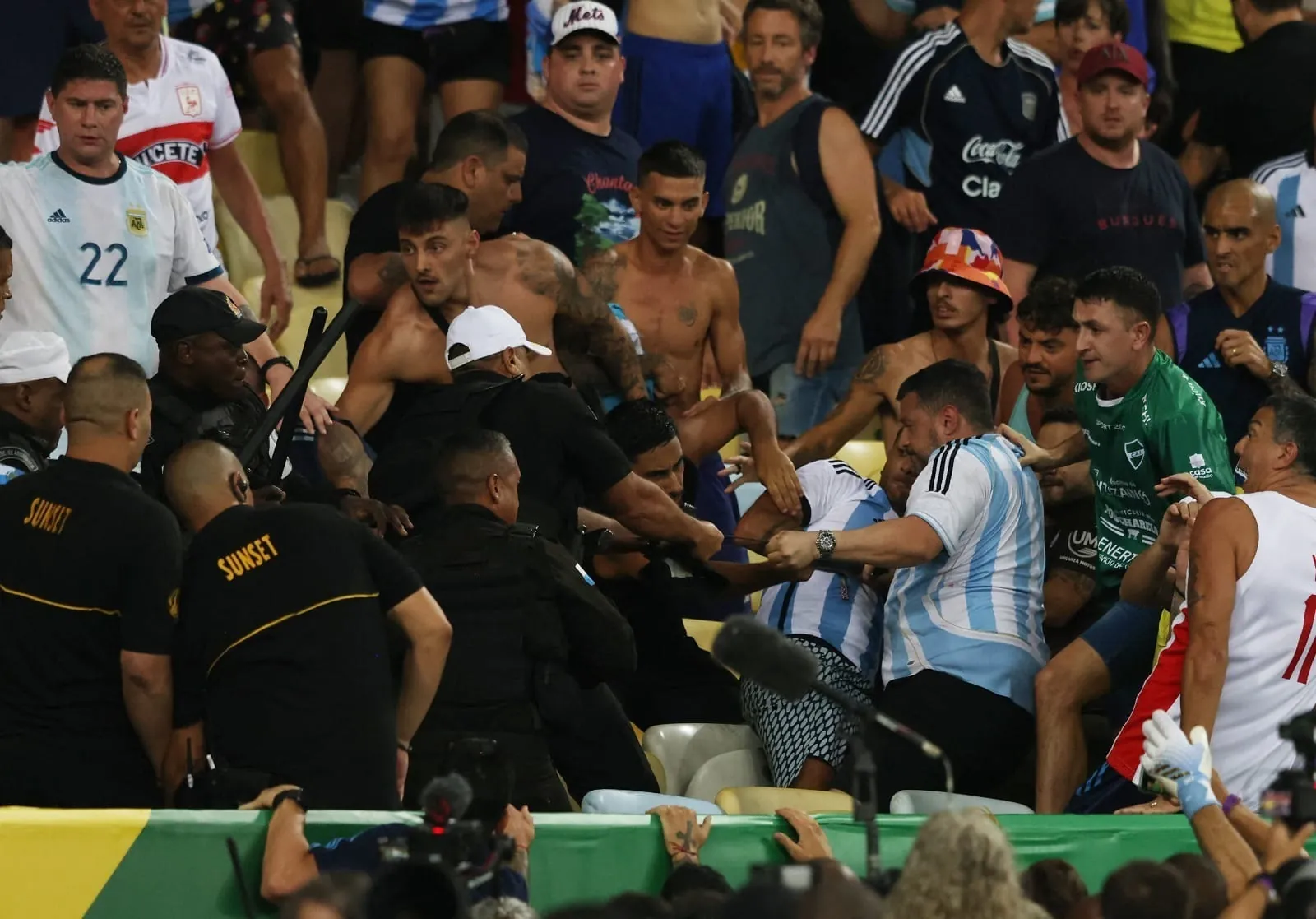 Brasil x Argentina: 8 torcedores são presos após briga no Maracanã