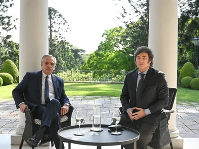 Milei e Fernández iniciam transição; Bolsa argentina sobe 20%