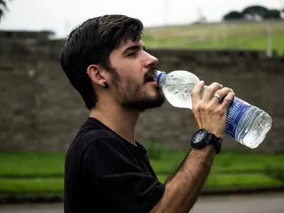 Governo determina distribuição gratuita de água em eventos em dias de calor
