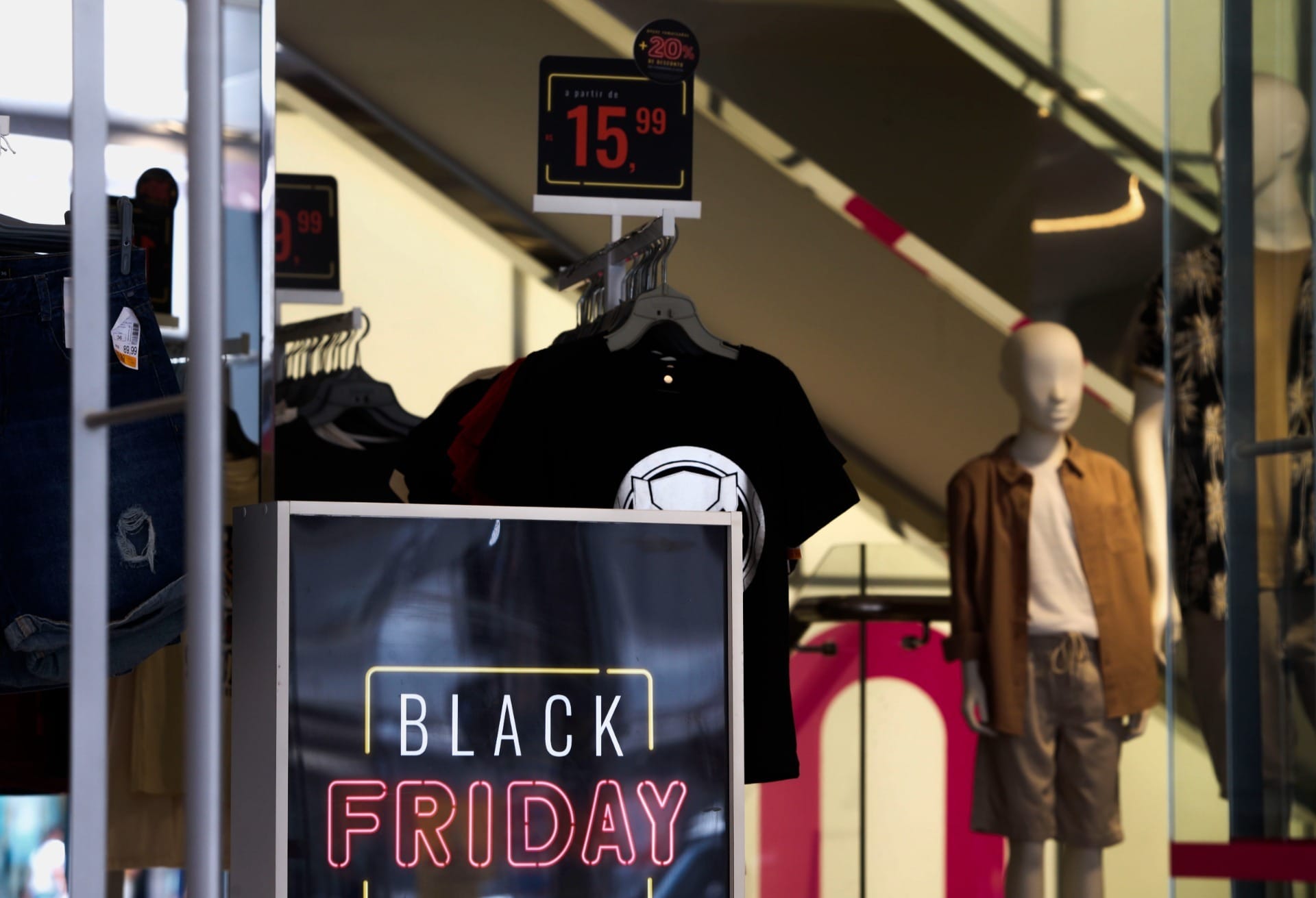 Procon lista quase 80 sites para não comprar na Black Friday: veja a lista  - TecMundo