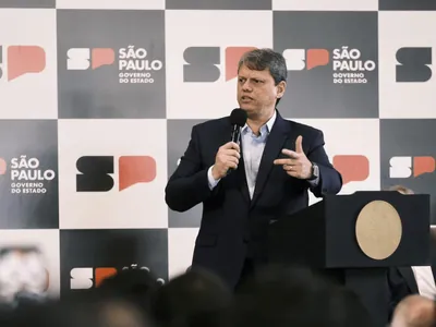 “Sou absolutamente contra”, diz governador de SP sobre tarifa zero na capital