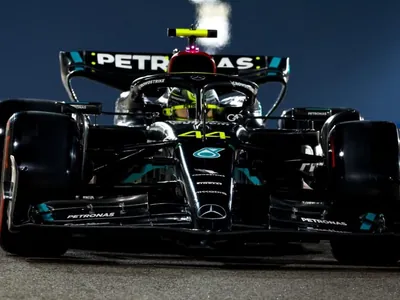 GP de Abu Dhabi: Hamilton reclama de freada brusca de Alonso, que minimiza