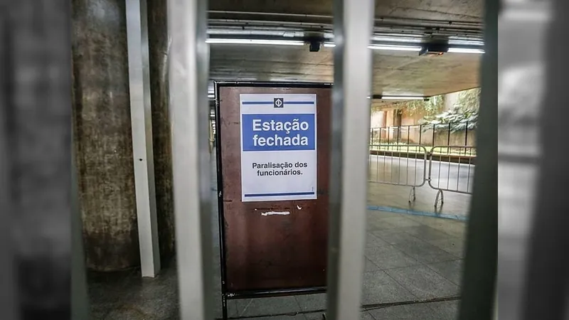 Greve em São Paulo paralisa linhas de metrô, trens e escolas estaduais