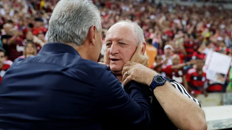 Tite e Felipão se abraçam em clássico e rompem silêncio após 13 anos