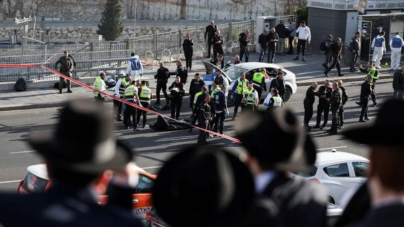 Ataque a tiros deixa três mortos em Jerusalém; Hamas reivindica autoria