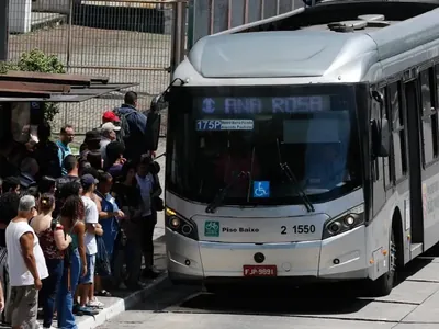 Motoristas de ônibus suspendem greve desta sexta-feira (1º) em SP, diz sindicato