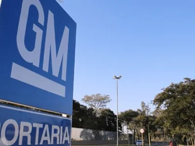 Metalúrgicos da General Motors paralisam produção após demissões em SJCampos