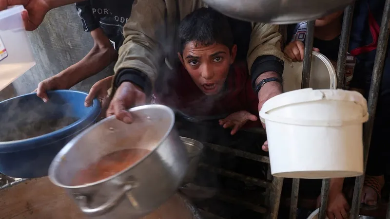 Ajuda humanitária em Gaza volta a ficar escassa com fim do cessar-fogo