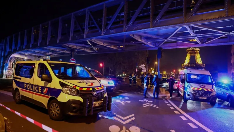 Ataque com faca em Paris deixa um turista morto e outros dois feridos