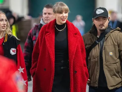 Taylor Swift é vista em primeiro jogo da NFL após tour pelo Brasil