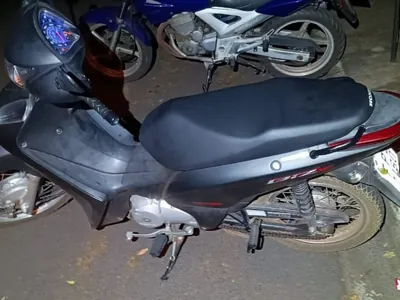 Adolescentes são apreendidos com duas motocicletas furtadas