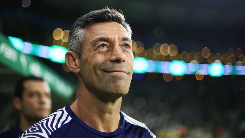 RB Bragantino demite o técnico português Pedro Caixinha