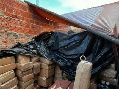 Polícia Federal apreende três toneladas de maconha em galpão do PCC 