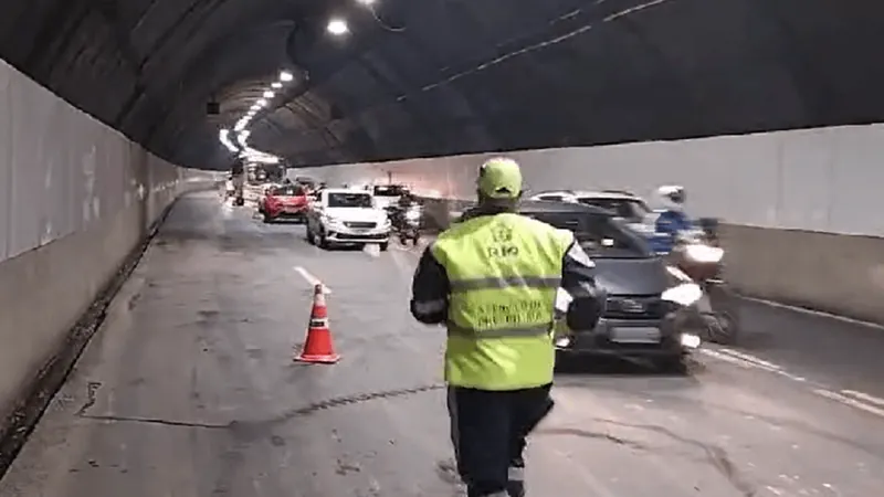 Atraso de duas horas e meia na liberação do Tunel Rebouças causa transito no Rio