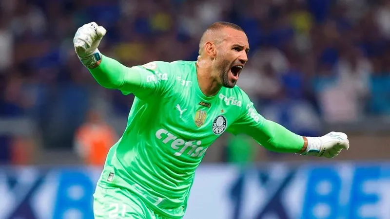 Koka - Weverton recebe prêmio de melhor goleiro do Brasileirão de 2023