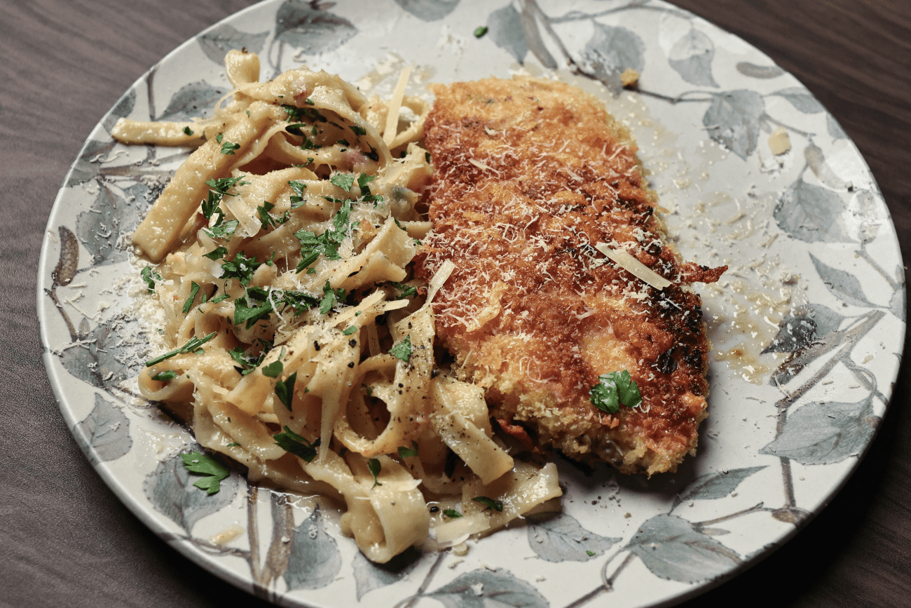 Fettuccine alfredo com frango à milanesa | Band Receitas