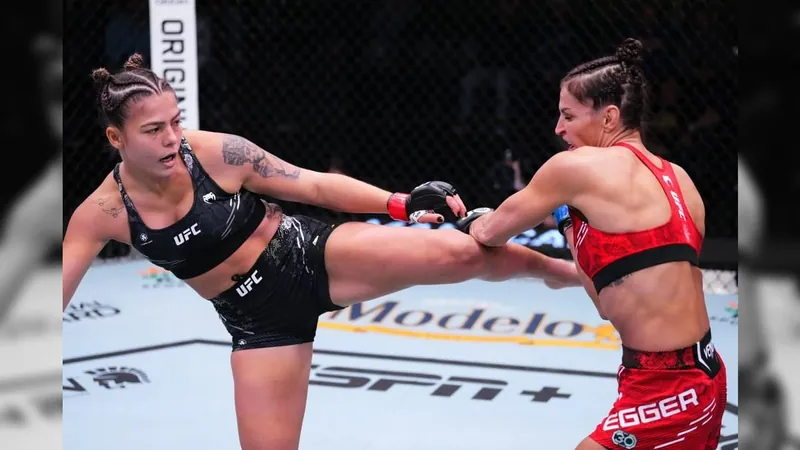 Luana Santos tenta chute na suíça Stephanie Egger no UFC Vegas 83