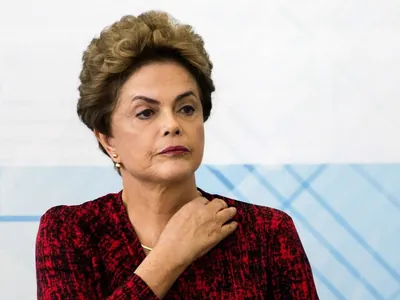 Dilma tem acervo pessoal de ex-presidente destruído pelas enchentes do RS