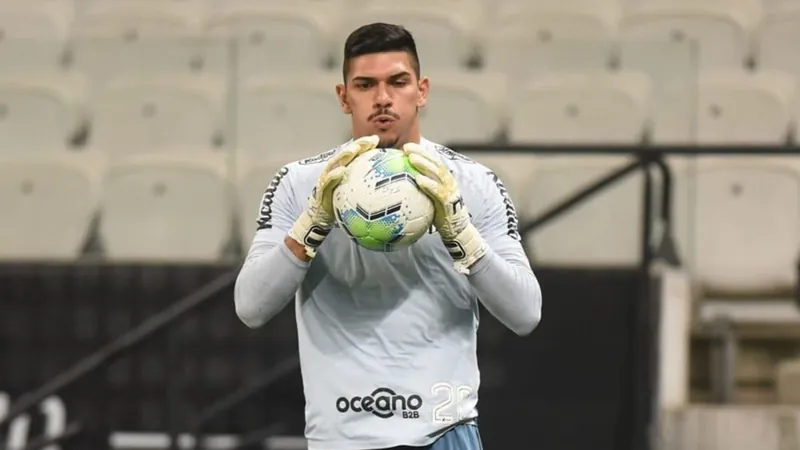 "João Paulo não negaria sair do clube", diz empresário sobre goleiro do Santos