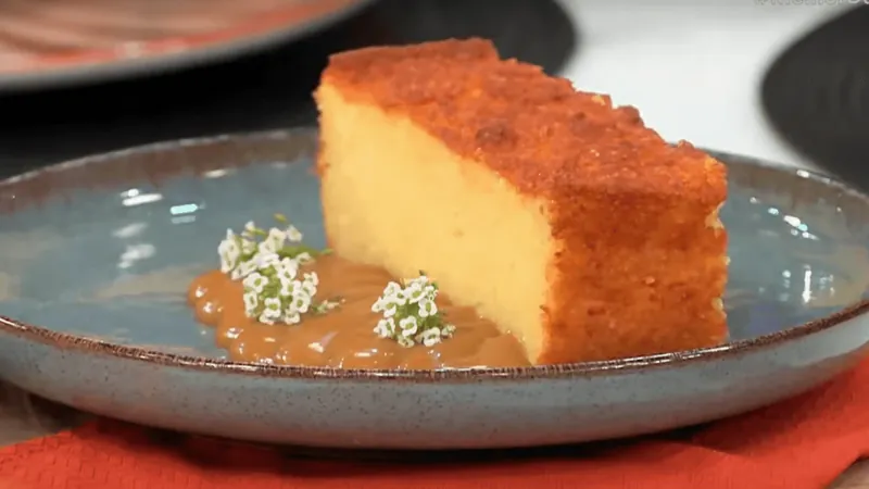 Bolo de mandioca tradicional: saiba como fazer receita do chef Rodrigo Oliveira